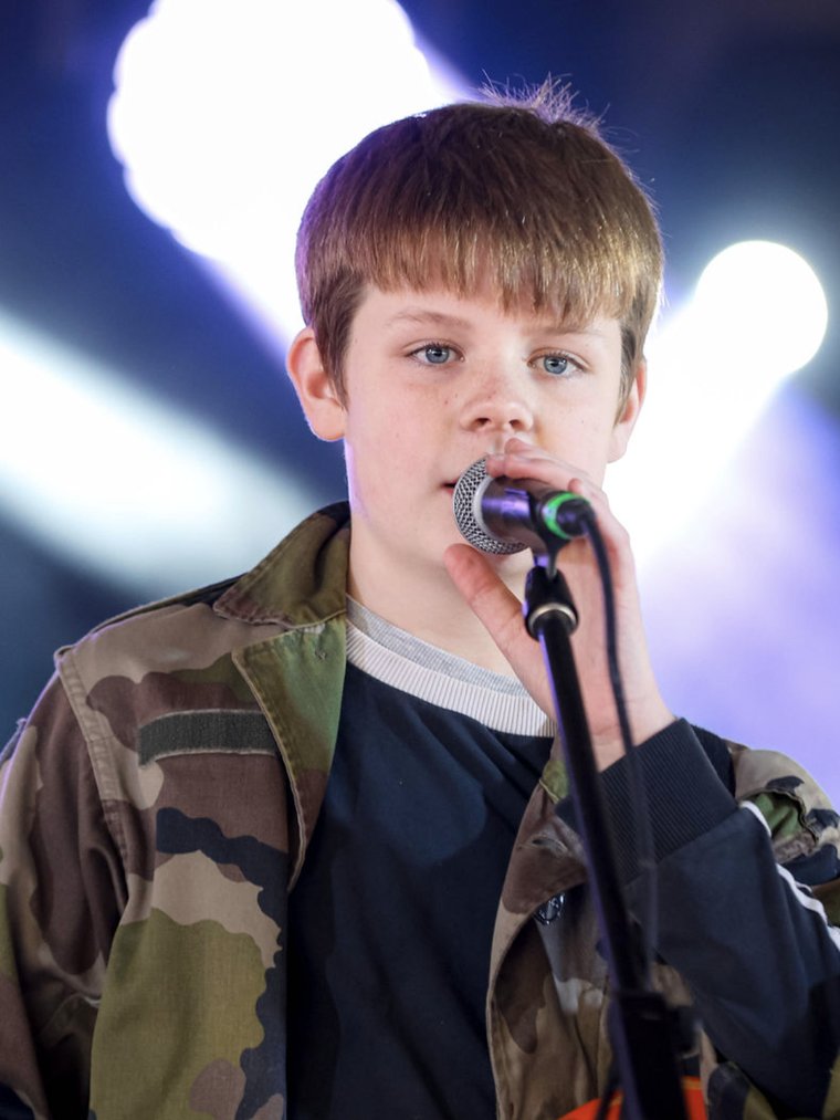 Billy – Vocals and Guitar